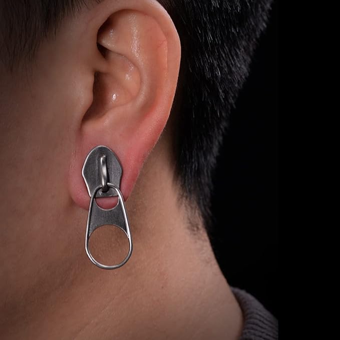 Oorpluggen beschikbaar in zilver en ruw met ritsontwerp. vrouw