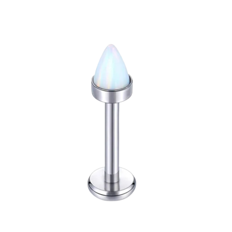 Oorbel piercing met kegelvormige opaal en titanium, moderne schittering.