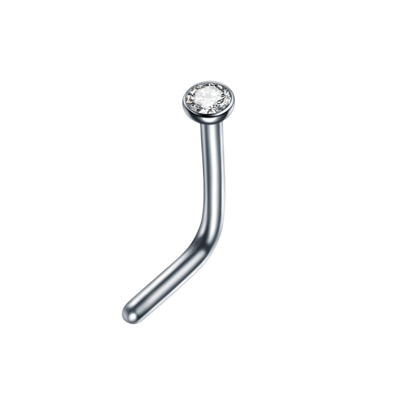 Neuspiercing met L-vormige titanium staafje en zirkonia, stralende discretie.