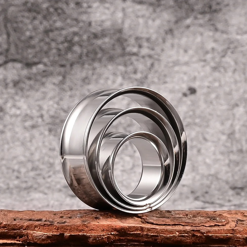 Oorpluggen beschikbaar in zilver, goud en zwart voor een unieke stijl.