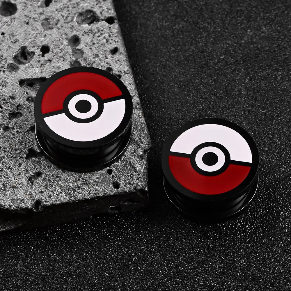 Pokéball ontwerp voor oor spreider in rood, wit en zwart.