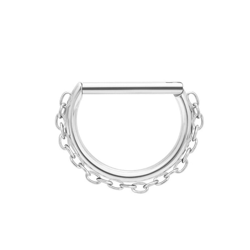Titanium daith piercing met ketting, moderne verfijning en etnische charme