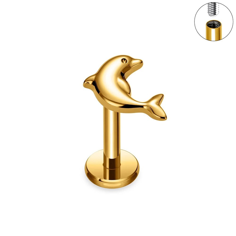 Gouden oorpiercing met dolfijn.