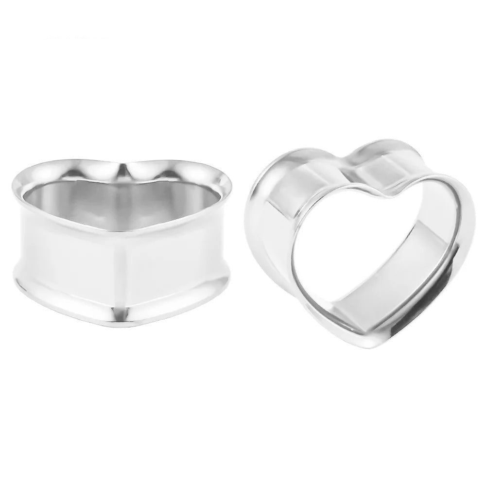 Zilveren hartvormige oortunnel voor een stijlvolle liefdesverklaring