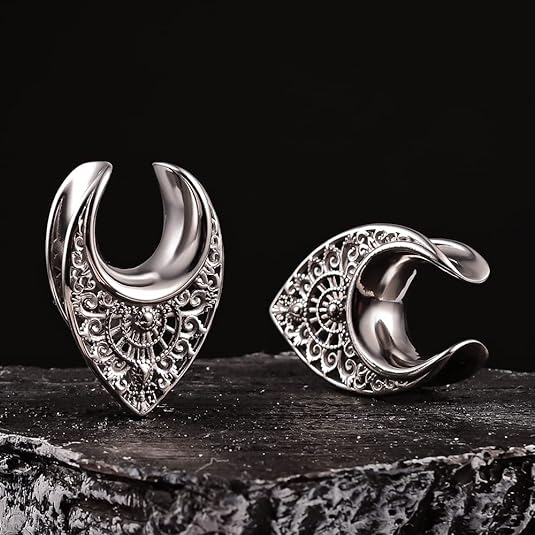 Oorpluggen beschikbaar in zilver, goud en zwart voor een koninklijke stijl.