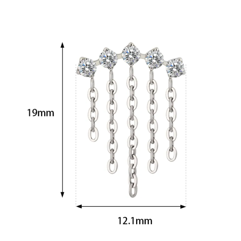 Ooraccessoire in titanium, sprankelende zirkonia's voor een subtiele charme.