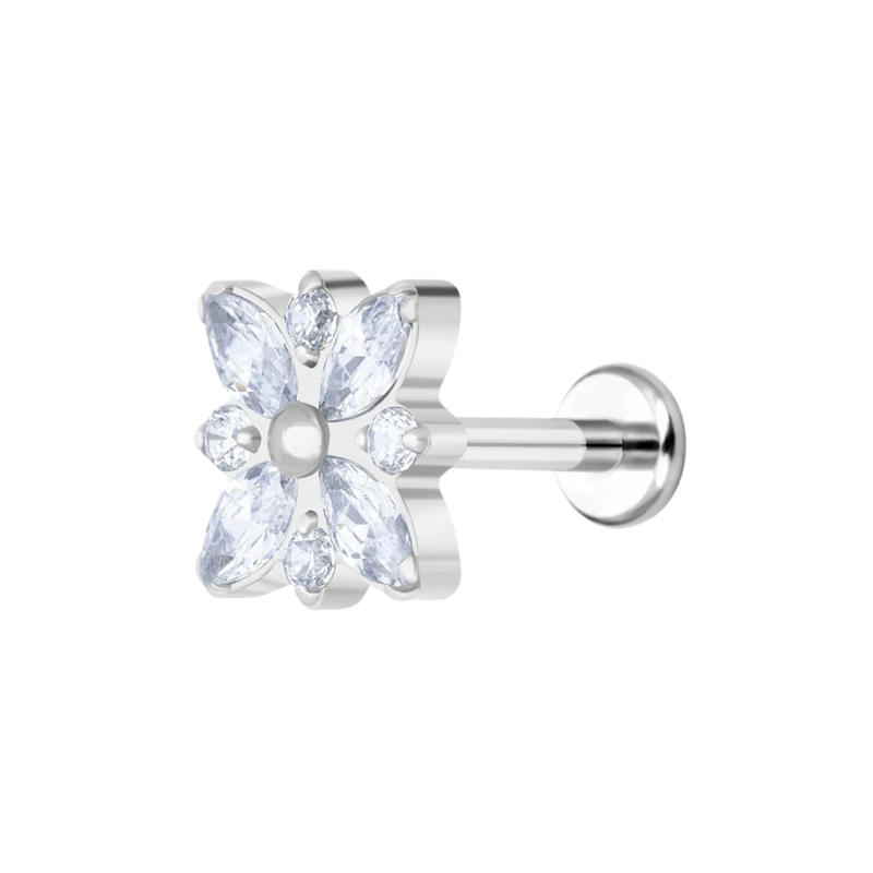 Titanium oorstekker met gotische bloem en zirkonia's, duistere charme.