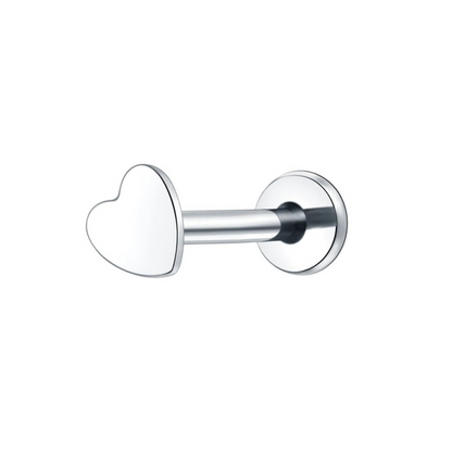 Oorstekker piercing in de vorm van een titanium hart, zachtheid en duurzaamheid.
