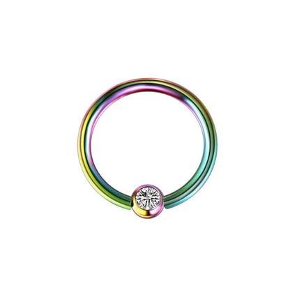 Neuspiercing, septumring in titanium met zirkonium, moderne elegantie.