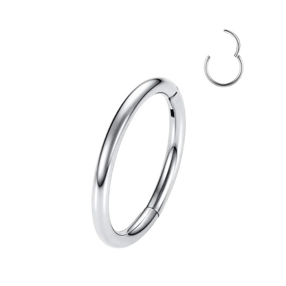 Klassieke titanium oorpiercingring, verkrijgbaar in meerdere kleuren.