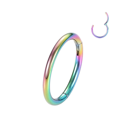 Titanium oorpiercing met klassieke ring, stijlvol in alle kleuren.