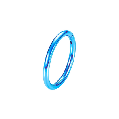 Titanium oorpiercing met klassieke ring, stijlvol in alle kleuren, hier in blauw