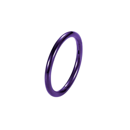 Titanium oorpiercing met klassieke ring, stijlvol in alle kleuren, hier in marine