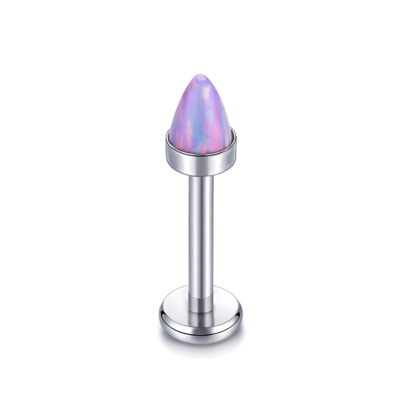 Ooraccessoire in titanium met kegelvormige opaal, innovatief design.