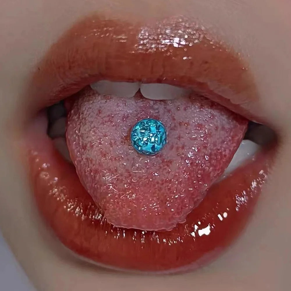 Tongpiercing met zirkonia's, perfecte fusie tussen luxe en alledaags