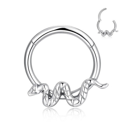 Titanium piercing ring met slangen detail, een vleugje mysterie