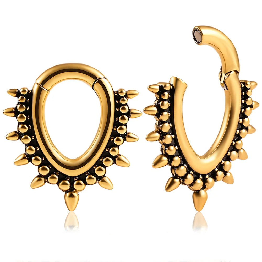 Gouden metalen hanger met stekelontwerp, een fusie van luxe en originaliteit