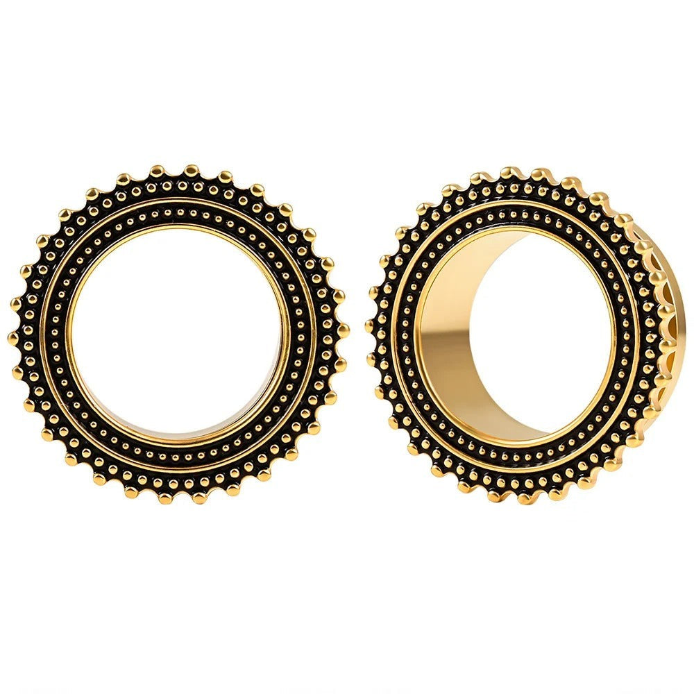 Gouden oortunnel met kralenmotief voor een vleugje elegantie.
