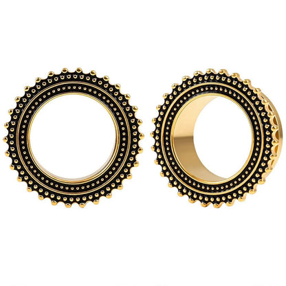 Gouden oortunnel met kralenmotief voor een vleugje elegantie.
