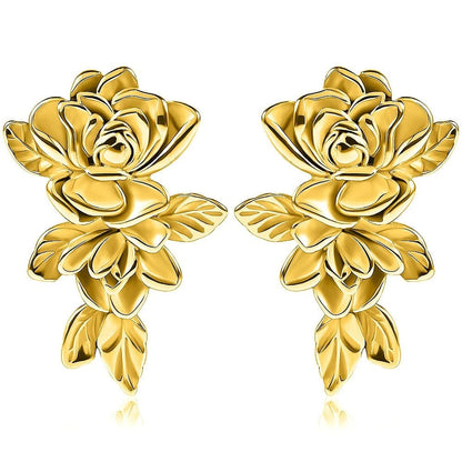 Gouden oorsieraad met roos, moderne elegantie