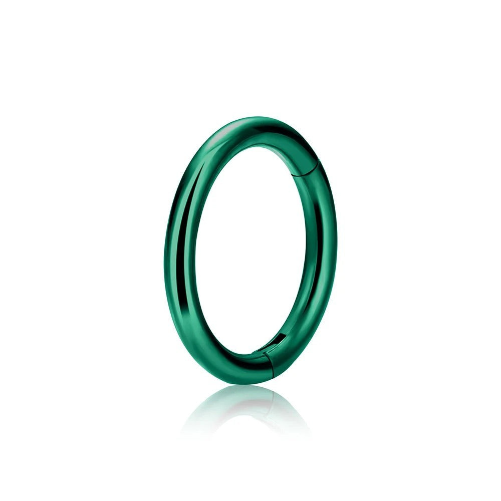 Wenkbrauwboog piercing in smaragdgroen titanium, natuurlijke verfijning
