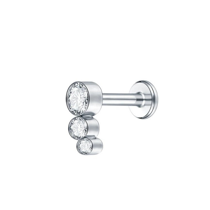 Zilverkleurige oorbel stud met een gradueel design van zirkonia's voor subtiele schittering